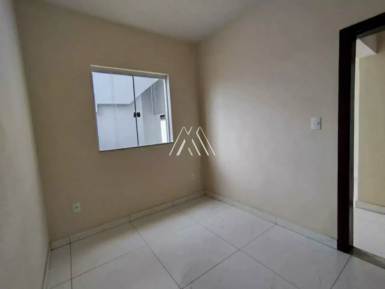 Vendo casa com 02 quartos no Parque Jardim