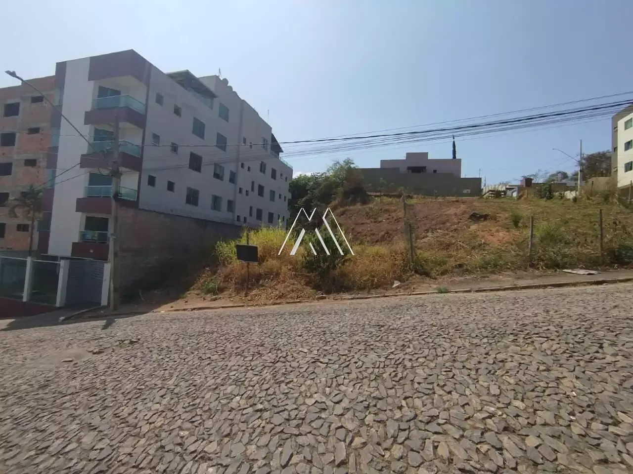 Vendo lote em Itaúna com ótima localização! — 308 m² no Olímpio Moreira