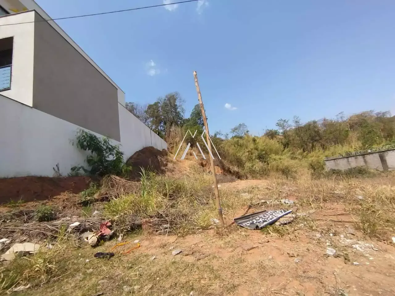 Vendo lote em Itaúna com ótima localização! — 300 m² no Olímpio Moreira