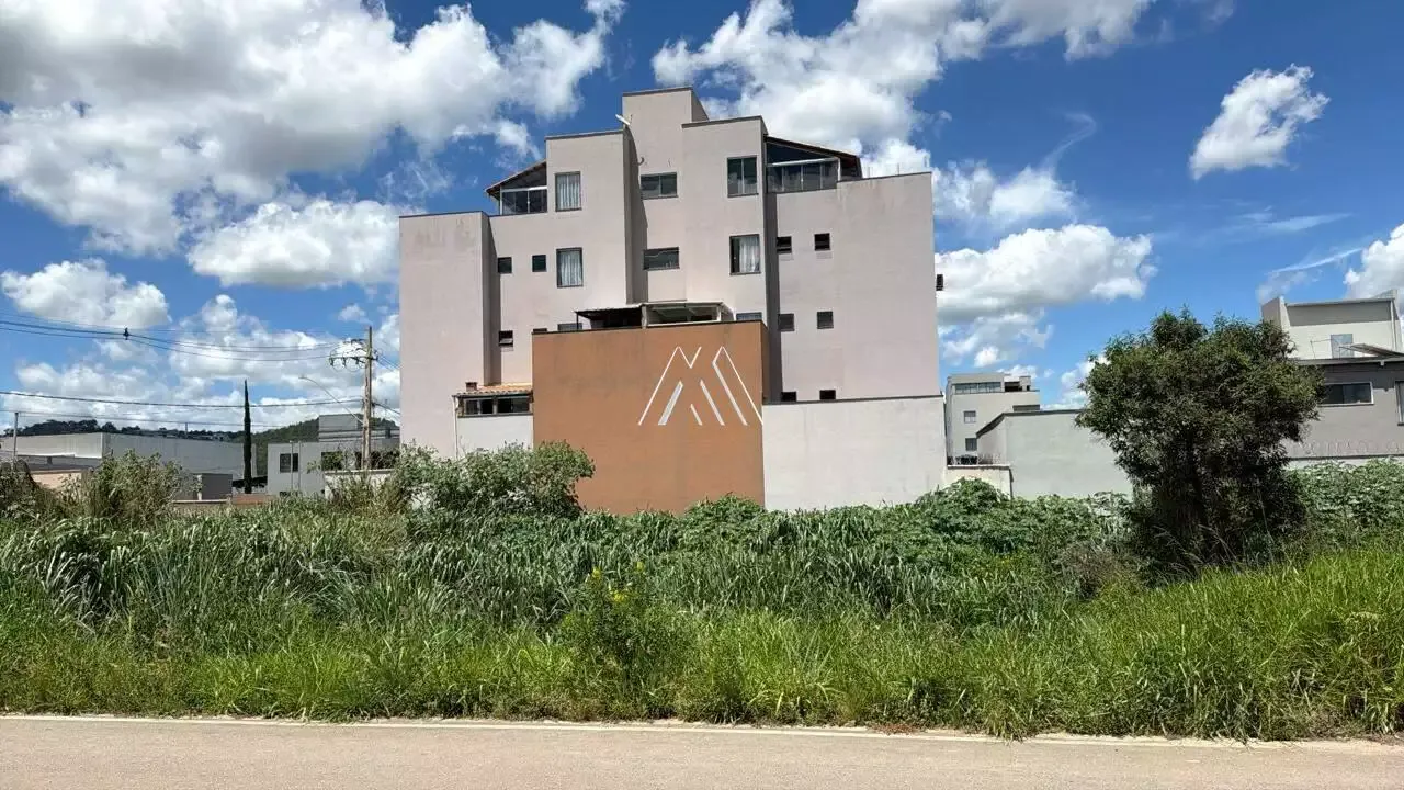 Vende-se lote no bairro Sion com excelente localização