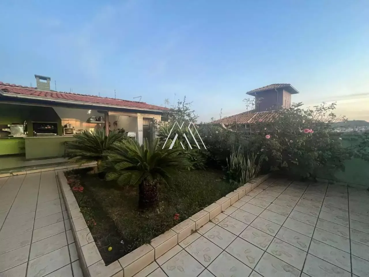 Vendo casa em Itaúna em excelente localização! — 3 quartos no Residencial Veredas