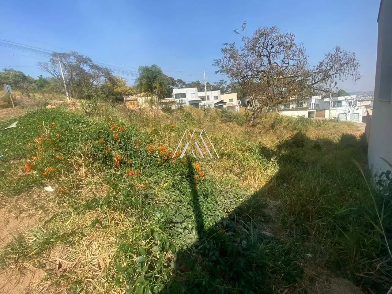 Vendo lote em Itaúna com ótima localização! — 304 m² no Jadir Marinho