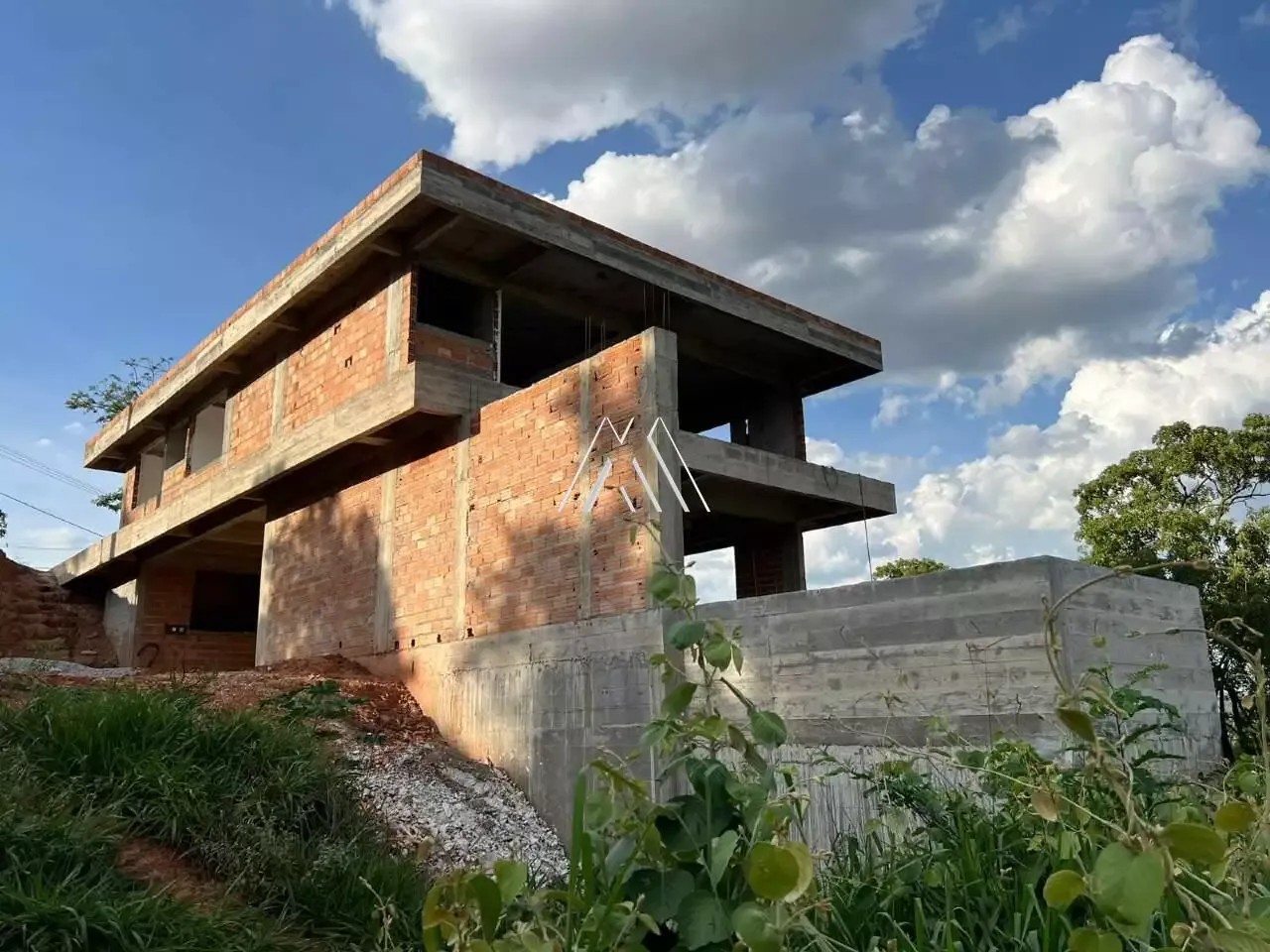 Vendo casa de alto padrão em construção no Condomínio Mirante Lago Sul