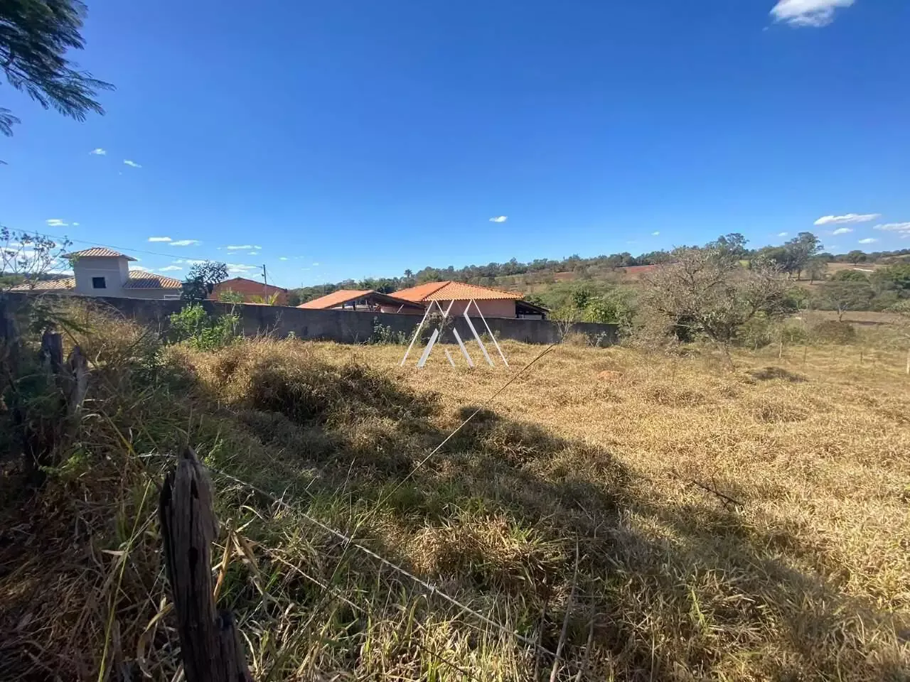 Vendo lote em Itaúna com ótima localização! — 1.570 m² no Lopes