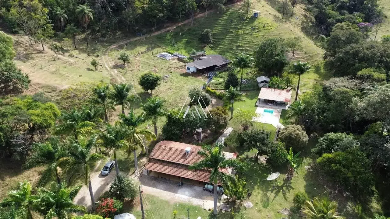 Vendo sítio em Itaúna em excelente localização!