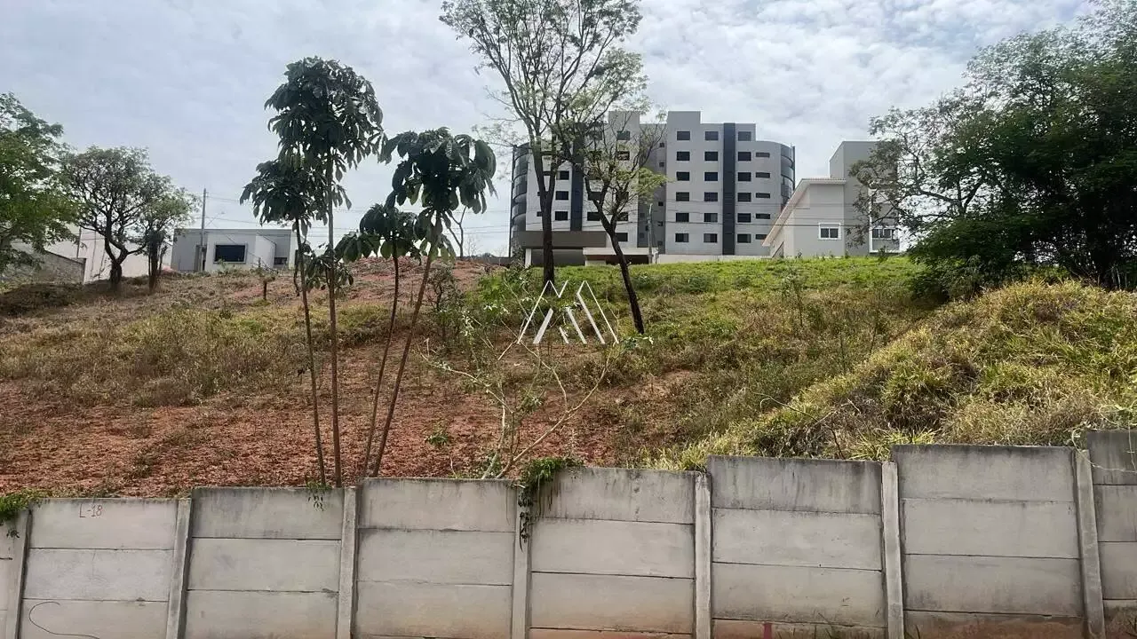 Lote com 360m² a venda no Tropical — Itaúna/Mg!!