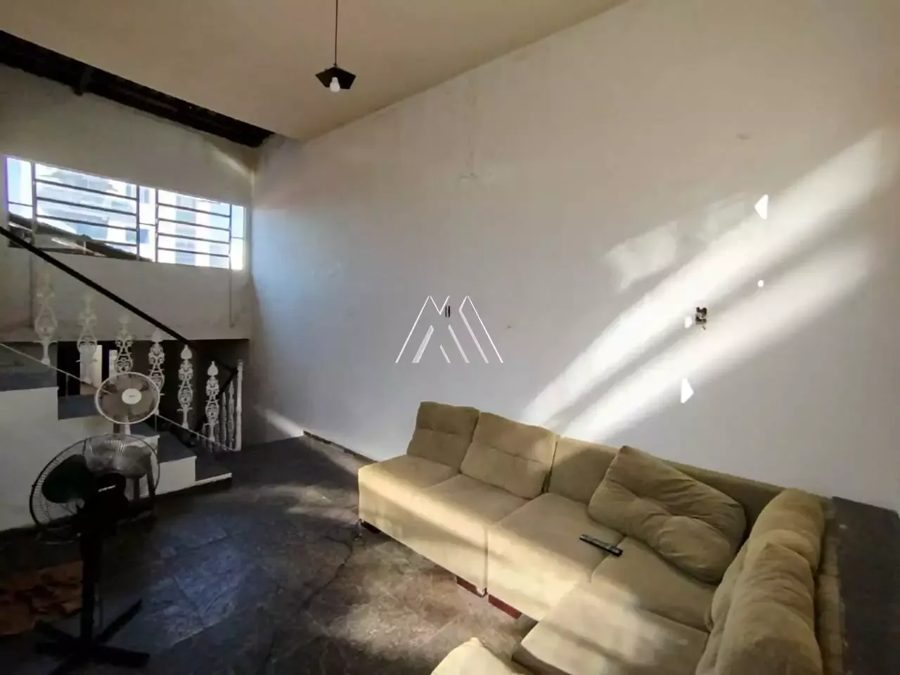 Vendo casa em Itaúna em excelente localização! — Casa 4 quartos no Centro