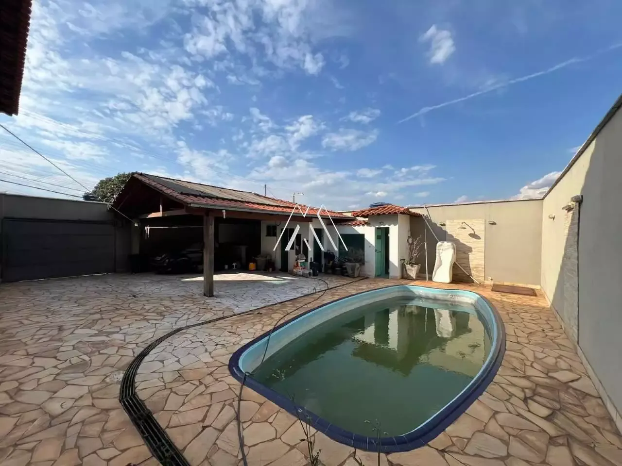 Vendo casa com 03 quartos e 01 suíte no Morro do Engenho