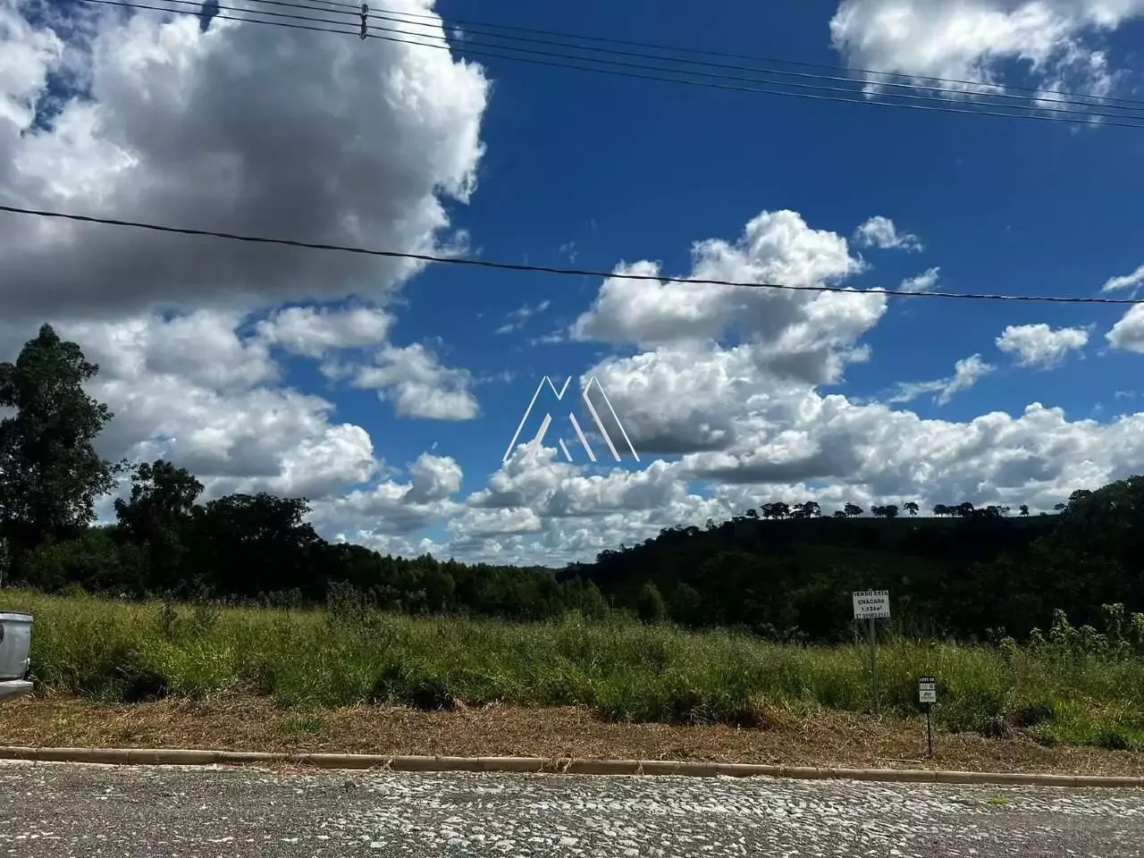 Vendo chácara em Itaúna em excelente localização!