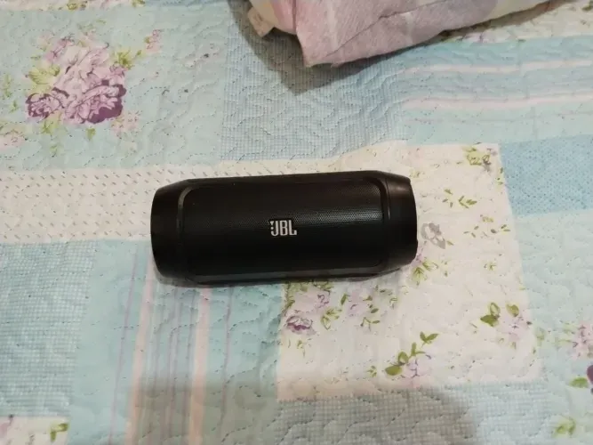 caixa de som charge 2 com carregador original e bateria em ótimo estado