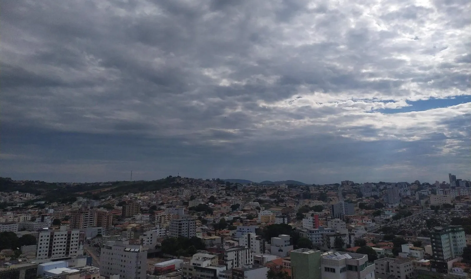 Defesa Civil alerta para tempestades no fim de semana, até segunda 05/10