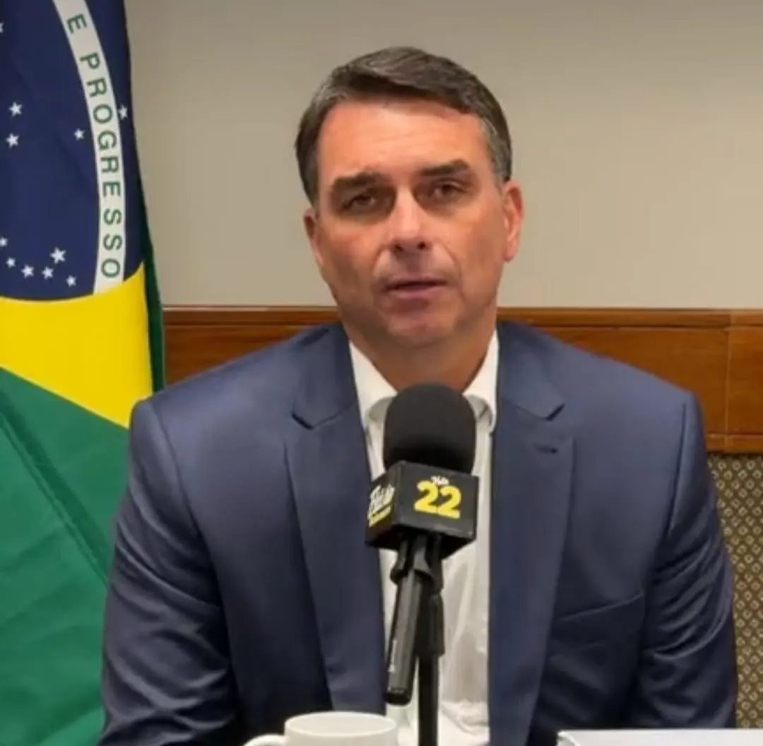Flávio Bolsonaro lidera votos para presidente em Itaúna, com 63,04%