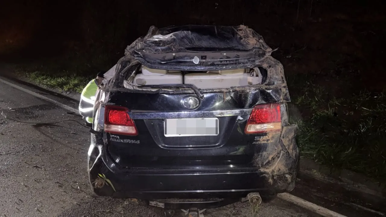 Acidente na MG-050 deixa três feridos na madrugada