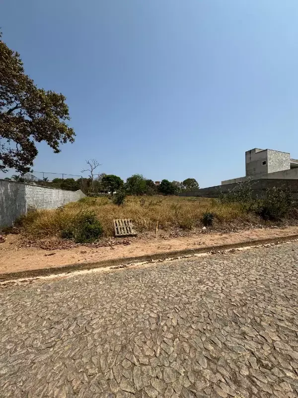 Lote à venda no Recanto dos Pássaros