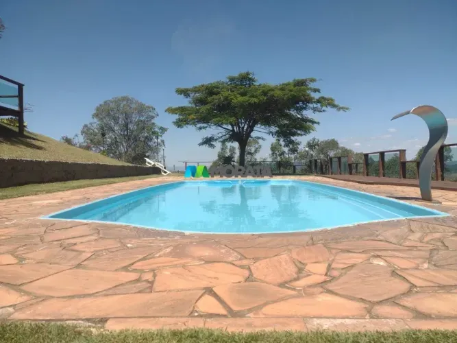 SÍTIO À VENDA - 33 HECTARES - ITAÚNA (MG)