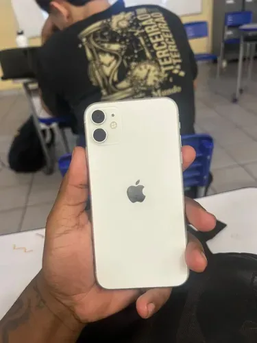 Vendo iphone 11 128 gb 71% nunca aberto ta zero