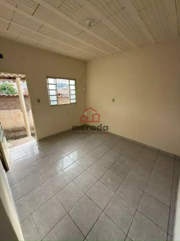 Casa 2 quartos excelente localização para alugar no bairro Nogueirinha