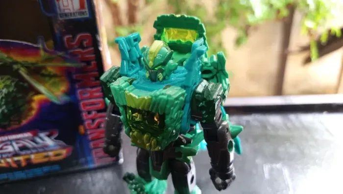 Transformers legacy United shard, com caixa, mas sem manual
