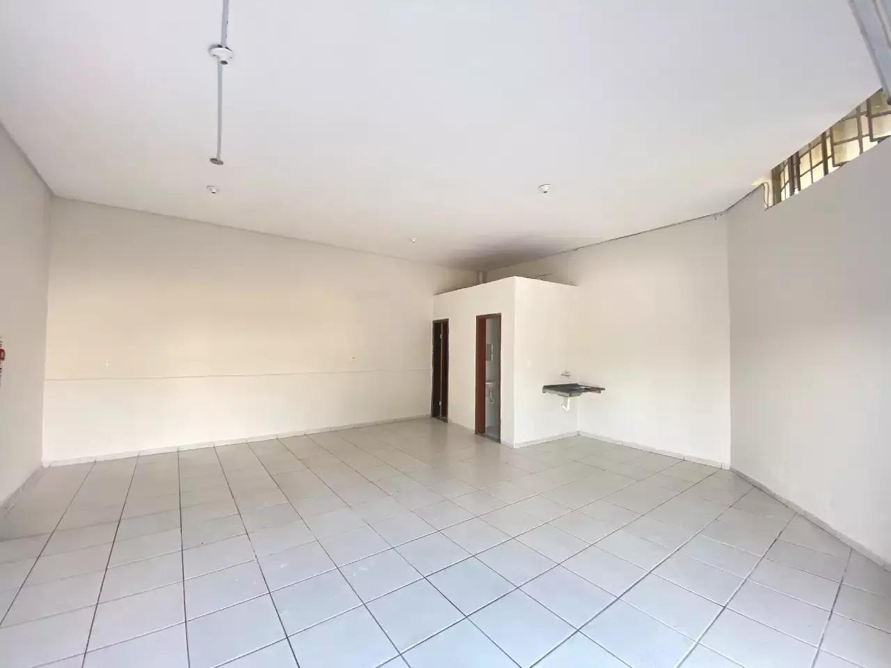 Loja para aluguel – 59 m², 2 banheiros no Santo Antônio