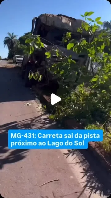 Acidente: Carreta caçamba sai da pista na MG-431
