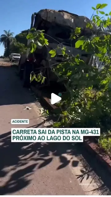Carreta sai da pista na MG-431 próximo ao Lago do Sol