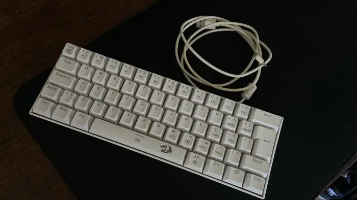 Teclado Mecânico Gamer Redragon Dragonborn K630W RGB Branco Switch Azul