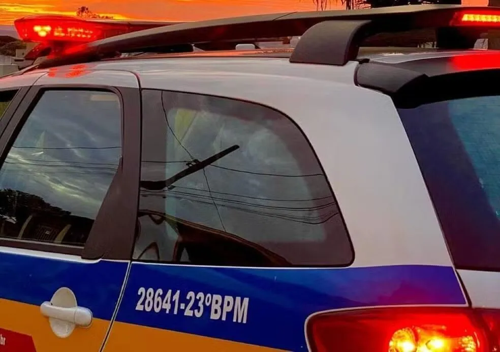 Dupla é presa por furtar TV, ventilador e torneiras de escola