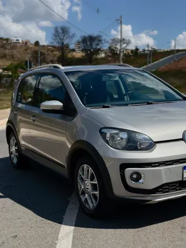 Volkswagen Up! Cross 1.0 TSI Total Flex 12V 5P 2017