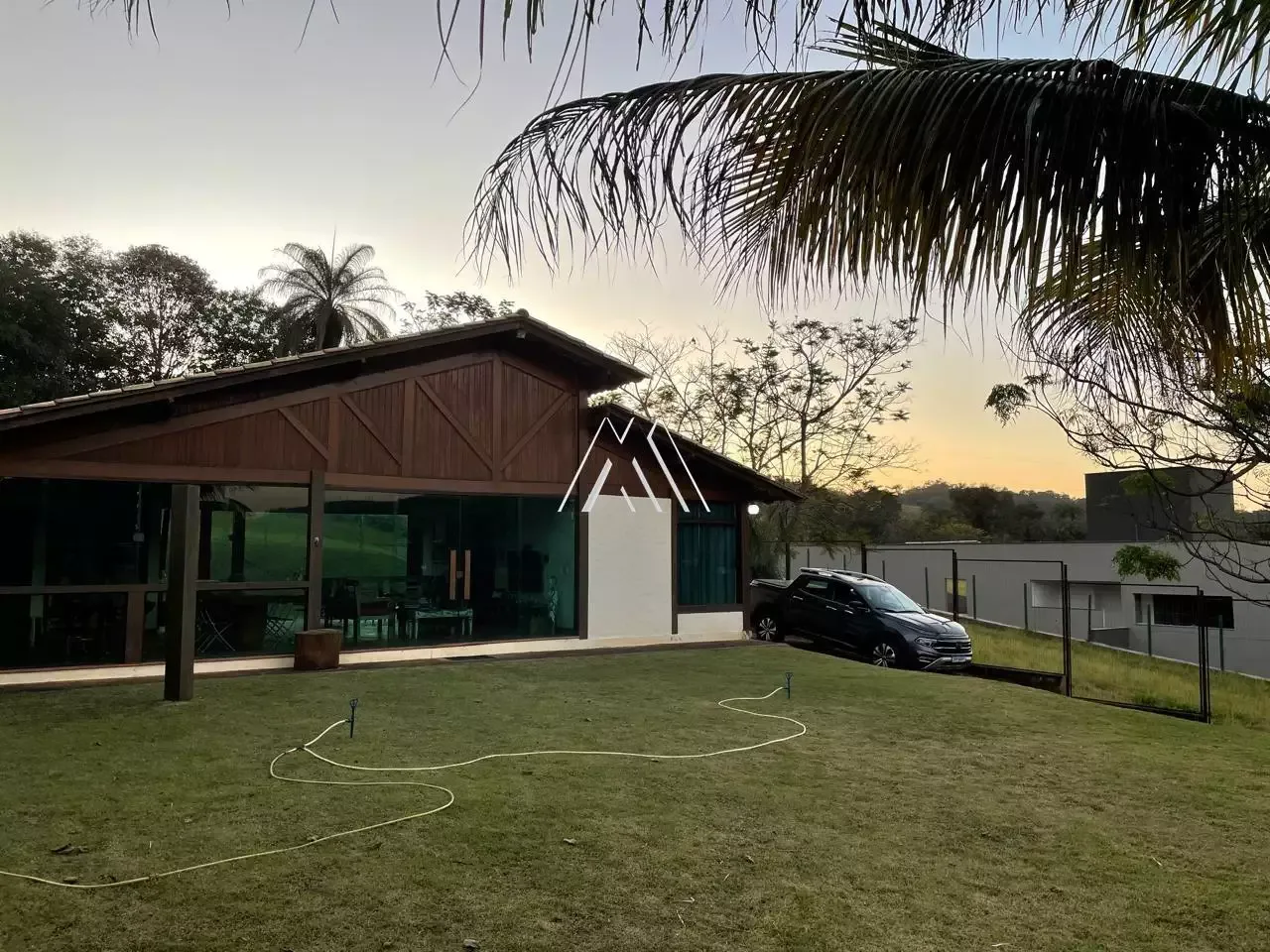 Casa em Condomínio Fechado no Granja Glória — 1 suíte, 1.928 m²