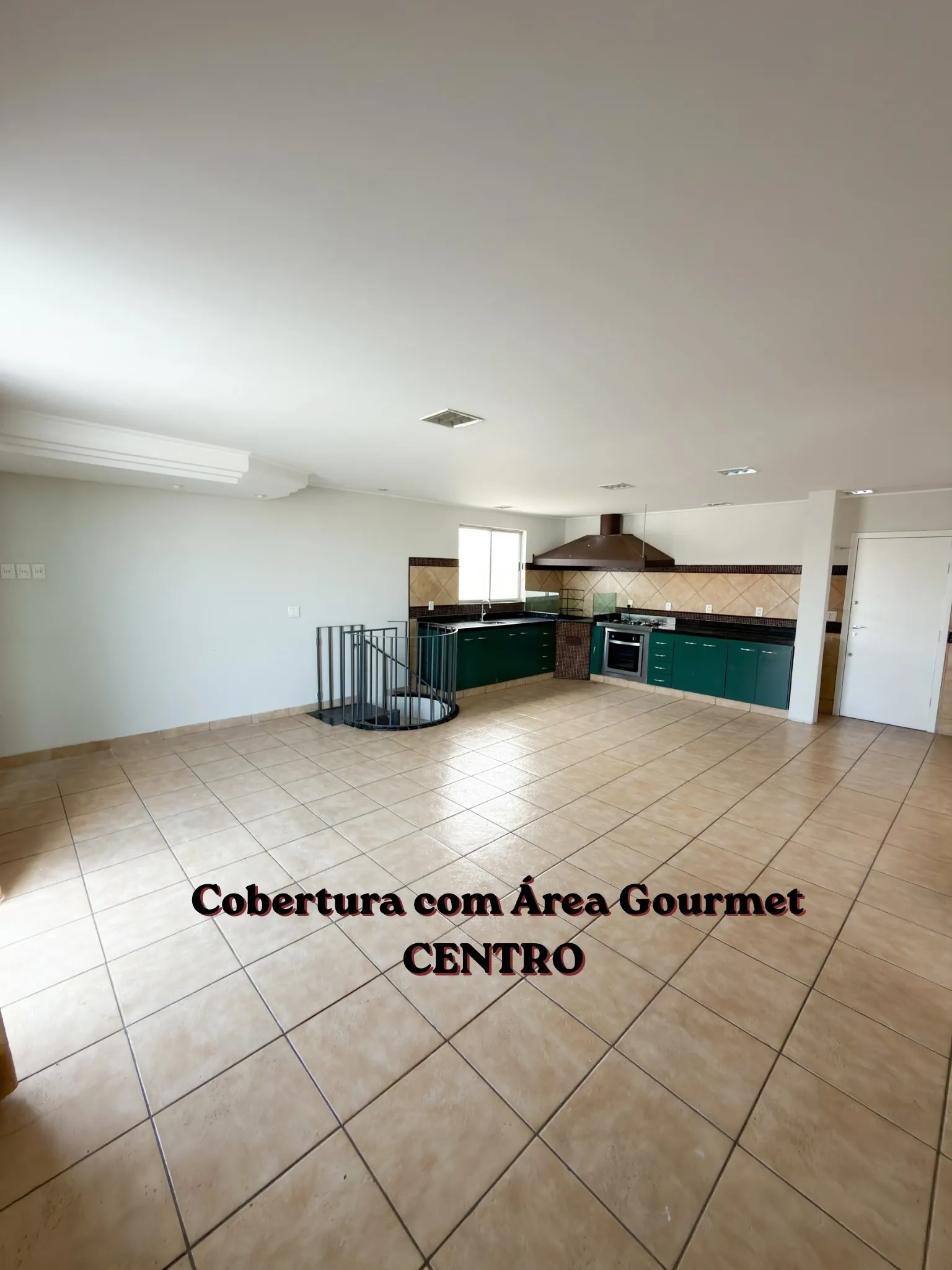 Cobertura 3 quartos com área gourmet no Centro