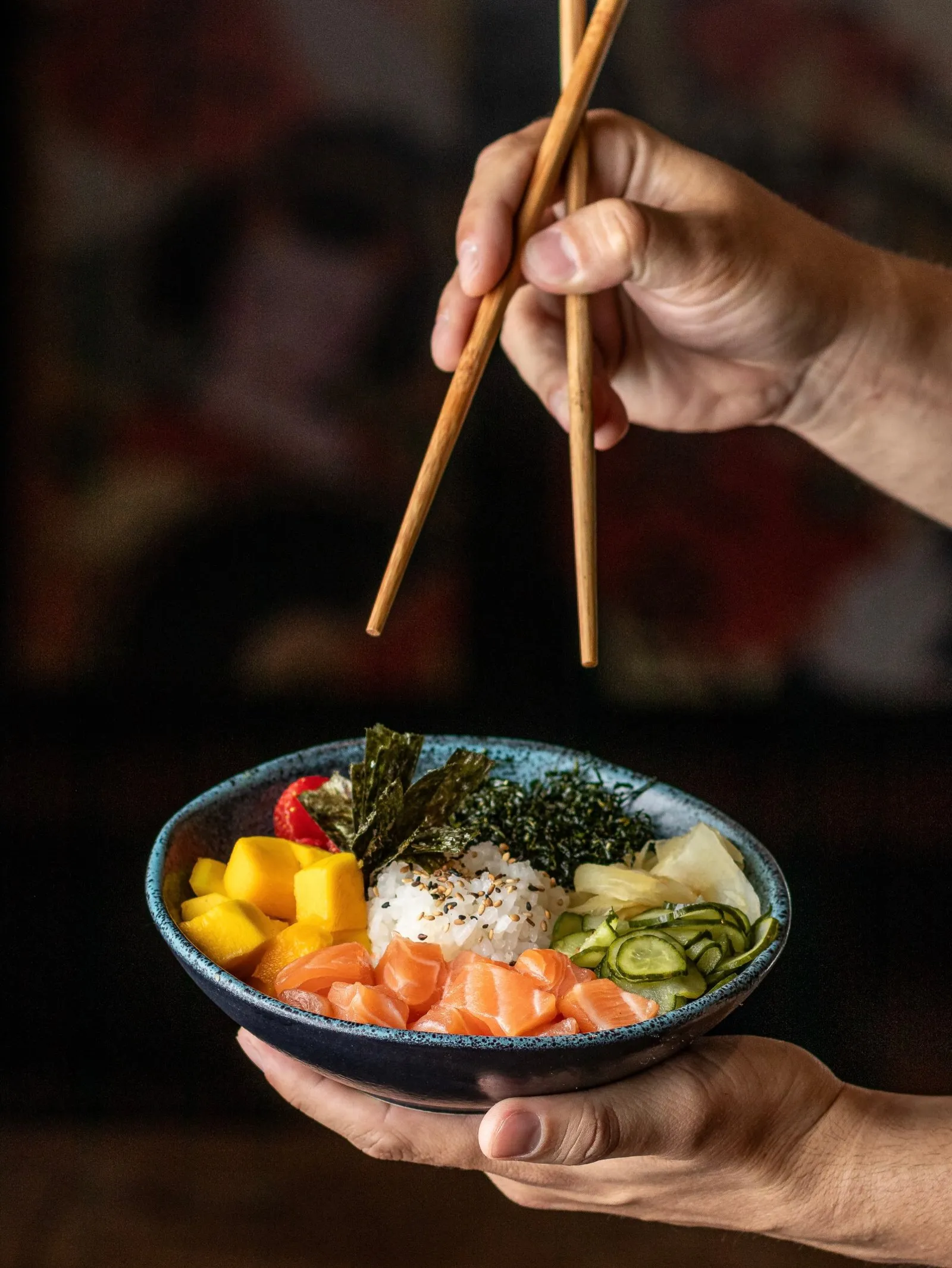 Poke de salmão no Toru Oriental