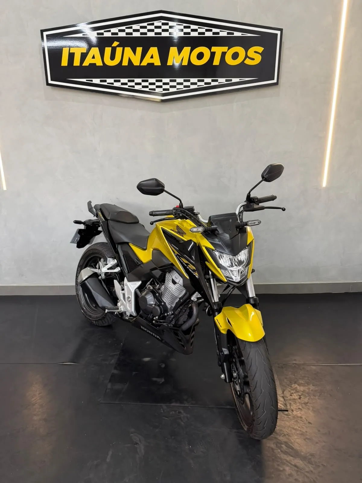 Honda CB Twister 300 2023 — 17 mil km