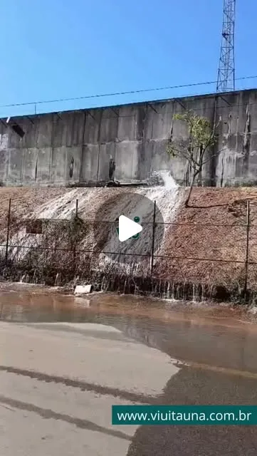 Vazamento de água no Jadir Marinho
