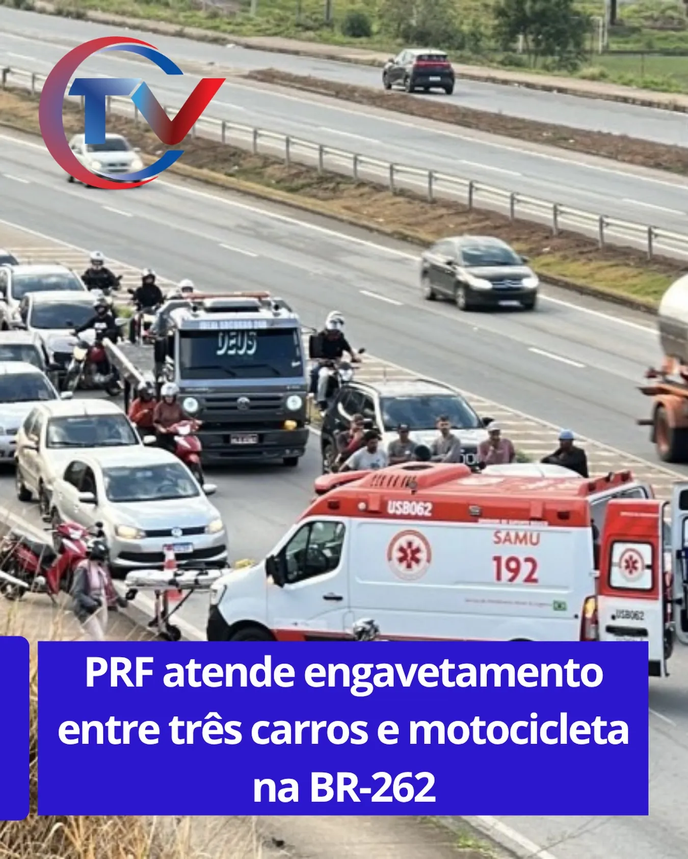 Engavetamento na BR-262 deixa motociclista ferida em Nova Serrana