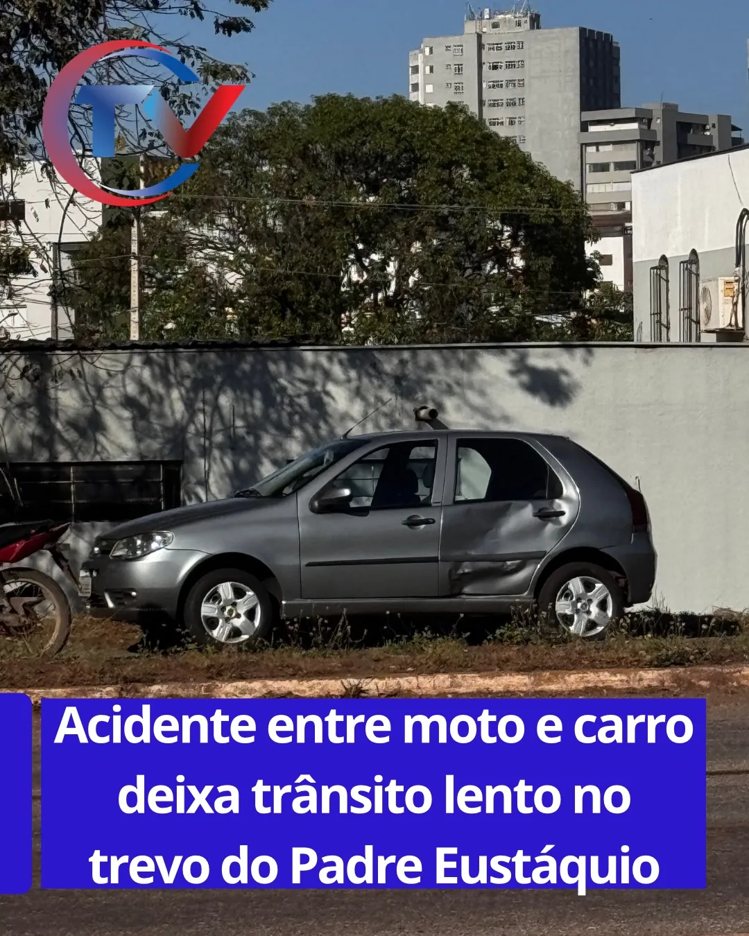 Acidente entre moto e carro no trevo do Padre Eustáquio