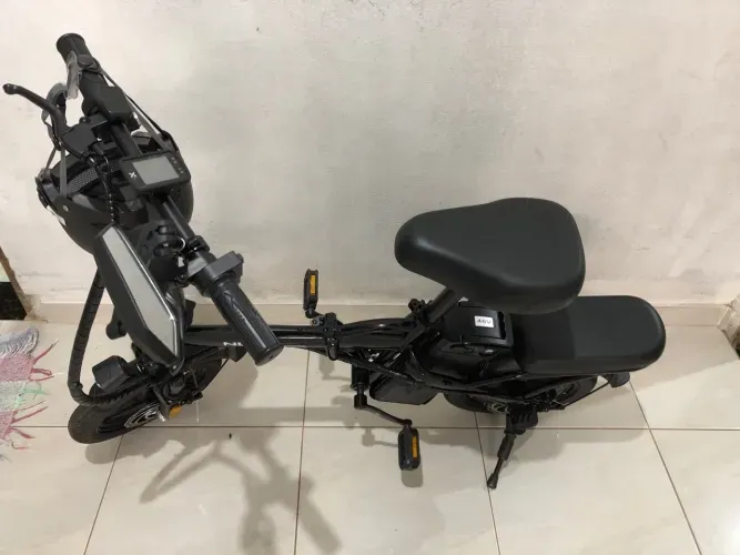 Vende-se esta bicicleta elétrica marca NUDA, está nova!