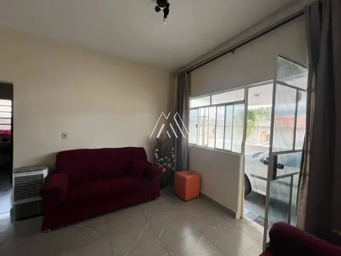 Vendo casa com 04 quartos sendo 01 uma suíte no Nogueira Machado