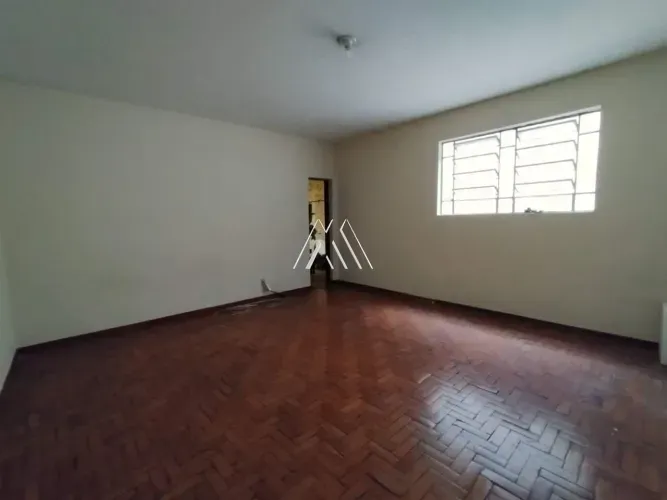 Alugo apartamento em Itaúna com excelente localização — Centro