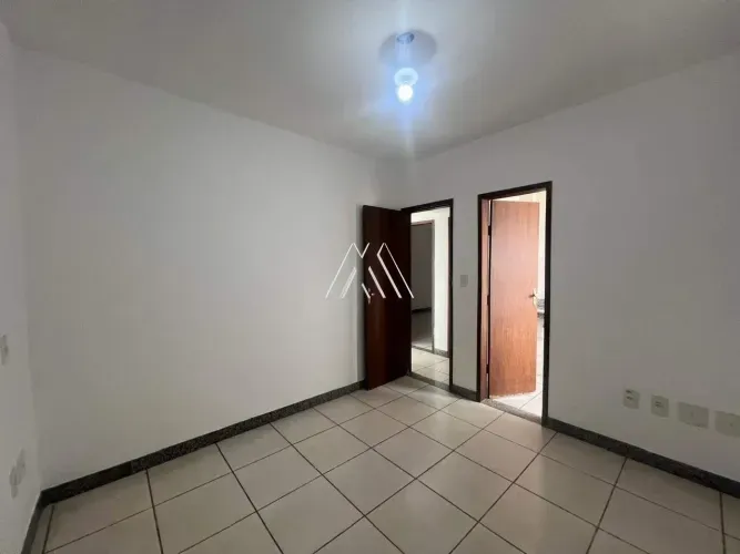 Vendo apartamento em Itaúna com excelente localização — Vila Nazaré