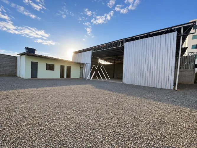 Galpão 250 m² para alugar no Olímpio Moreira em Itaúna