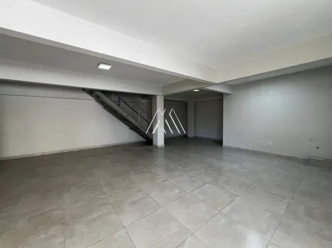 Alugo Loja Comercial Ampla com 135m² em Excelente Localização