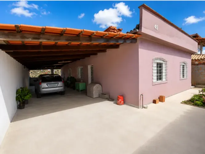 Casa com 03 quartos à venda no Parque Jardim em Itaúna — Parque Jardim Santanense