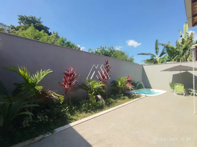 Vendo casa com 03 quartos com uma excelente localização.