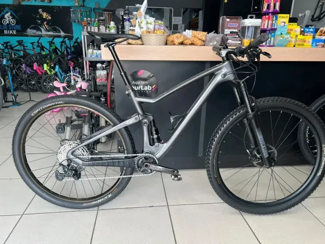 BICICLETA FULL SUSPENTION DE CARBONO