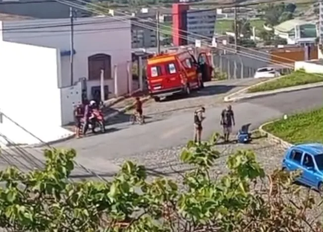 Colisão de carro com moto deixa um ferido no Alto do Rosário