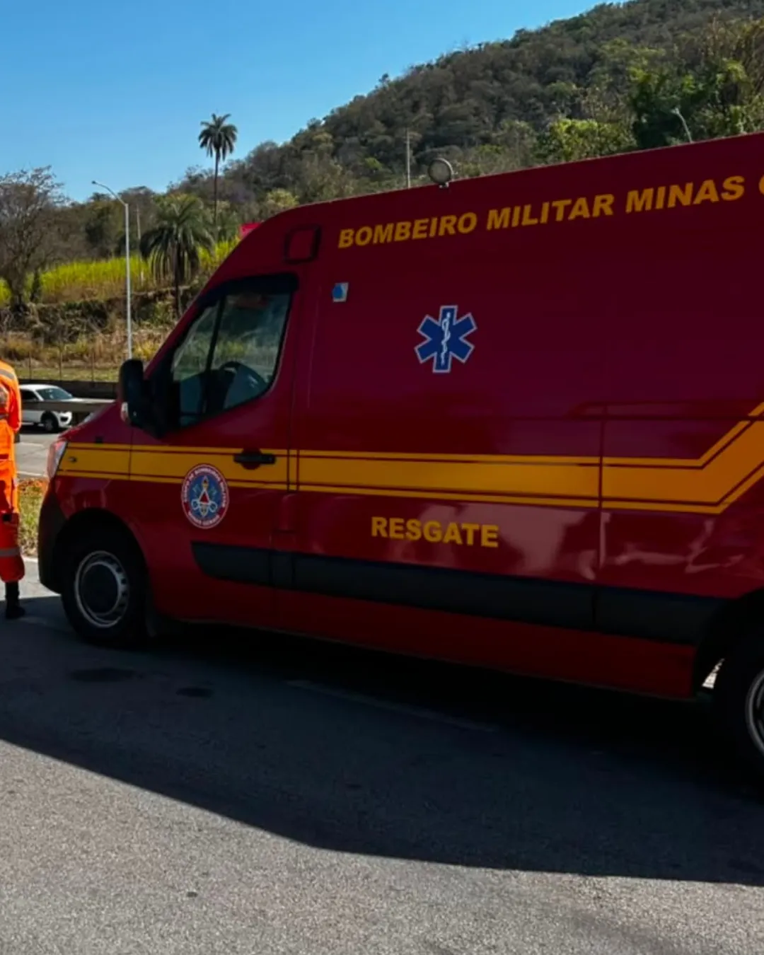 Motociclista fica ferido após colisão com carro no Centro de Itaúna