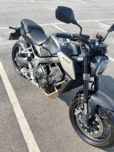 Cb 650R moto muito nova