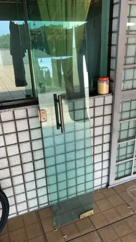Folha de Porta em Vidro Temperado Zap 37 9  *