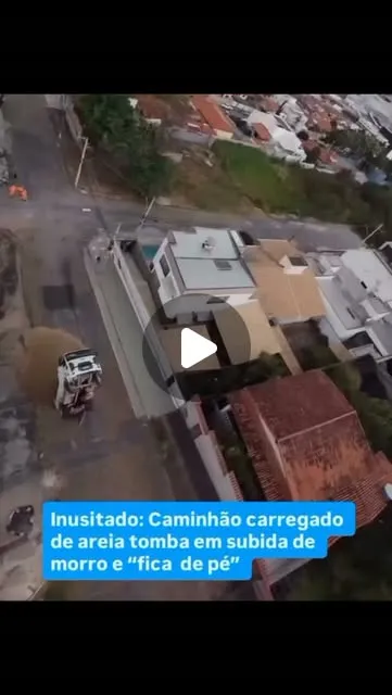 Caminhão de areia tomba no bairro Castelo Branco, em Pará de Minas