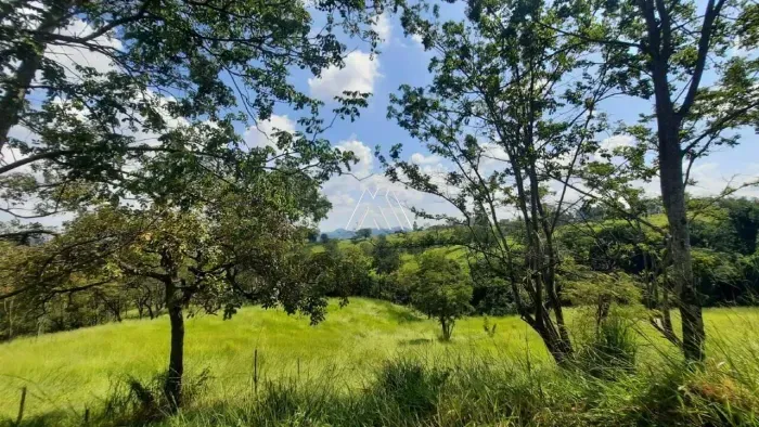 Vendo lote em Itaúna com ótima localização — Vale das Aroeiras